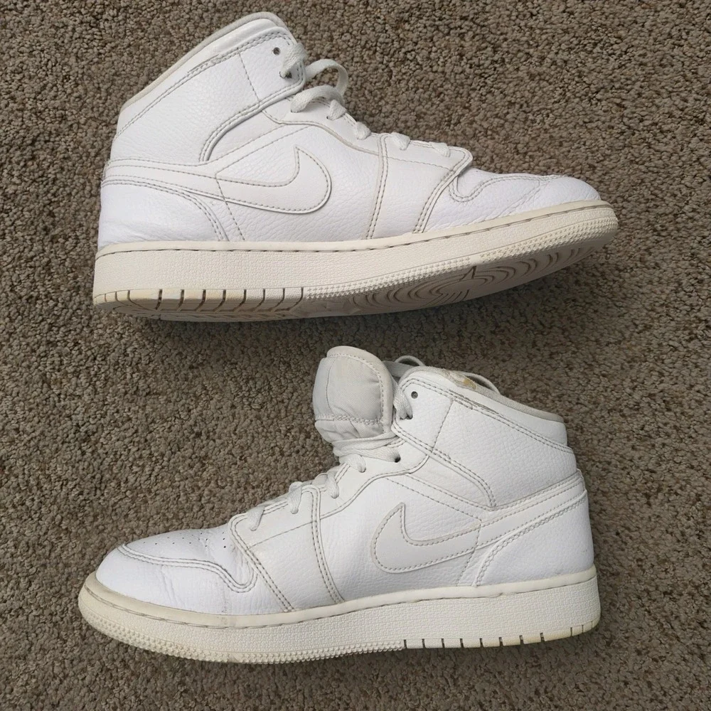 Nike Air Jordan 1 Mid White Guava Ice 554725-129 Kids Size 6.5Y Sneakers